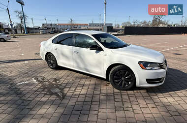 Седан Volkswagen Passat 2013 в Одессе