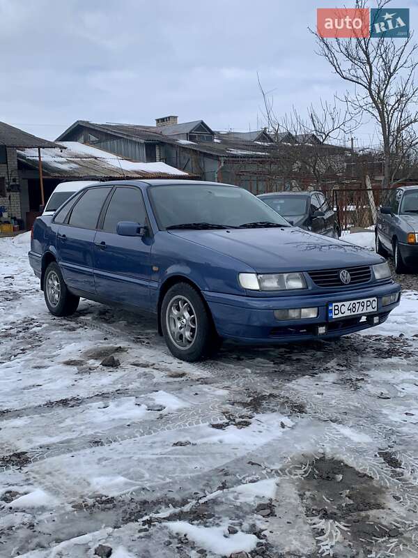 Седан Volkswagen Passat 1996 в Кременце