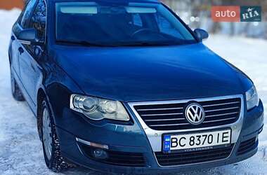 Седан Volkswagen Passat 2010 в Новояворовске