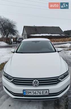 Седан Volkswagen Passat 2015 в Романіву
