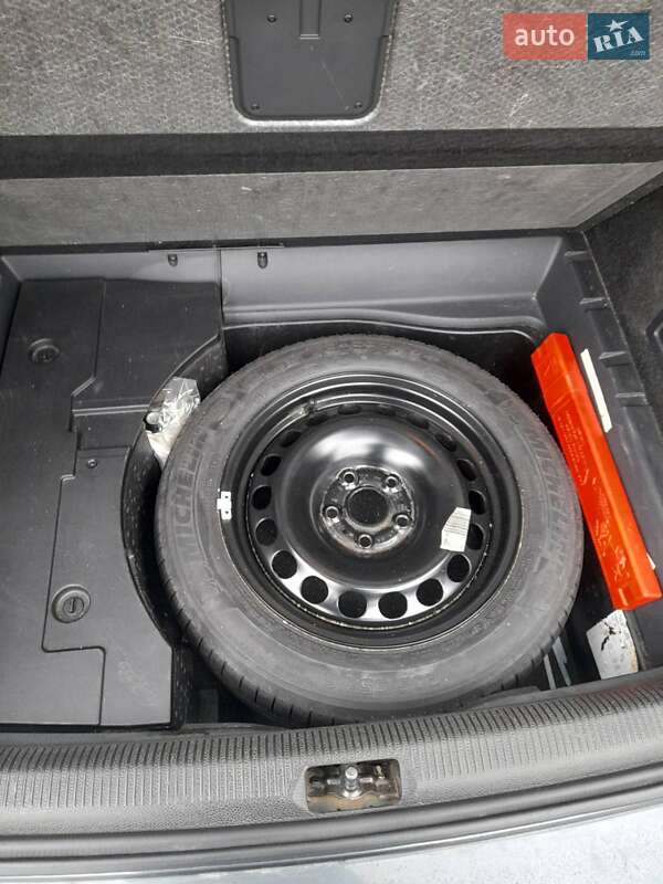 Универсал Volkswagen Passat 2011 в Яремче