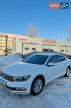 Седан Volkswagen Passat 2015 в Киеве