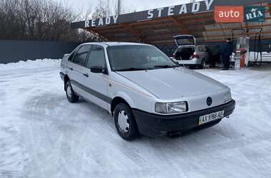 Седан Volkswagen Passat 1990 в Харькове