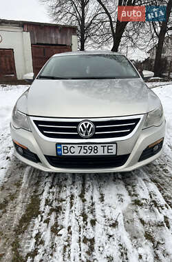 Седан Volkswagen Passat 2010 в Стрию