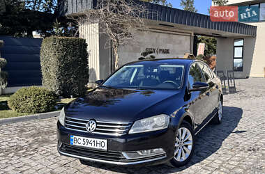 Седан Volkswagen Passat 2011 в Львове