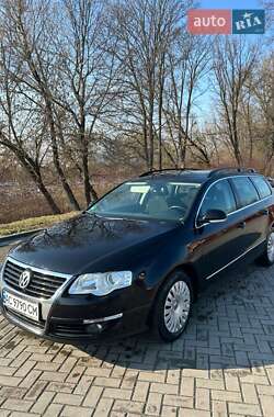 Універсал Volkswagen Passat 2009 в Старій Вижівці