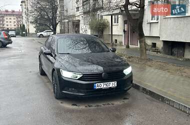 Седан Volkswagen Passat 2015 в Ужгороді