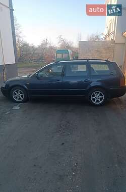 Универсал Volkswagen Passat 1997 в Самборе