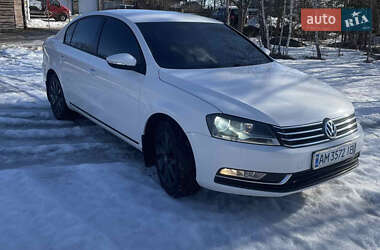 Седан Volkswagen Passat 2013 в Звягелі