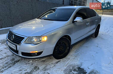 Седан Volkswagen Passat 2005 в Луцке