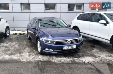 Седан Volkswagen Passat 2019 в Киеве