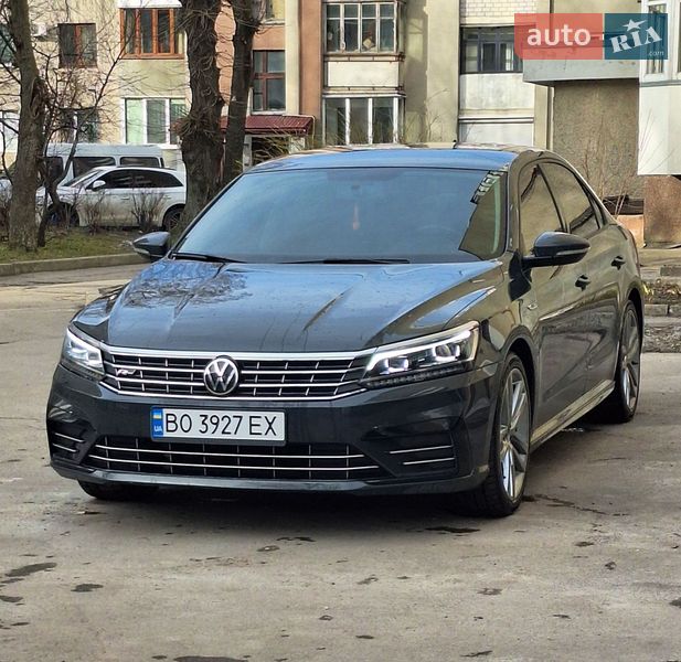 Седан Volkswagen Passat 2018 в Тернополе