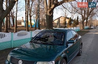 Седан Volkswagen Passat 1998 в Рокитном