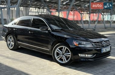 Седан Volkswagen Passat 2012 в Львове