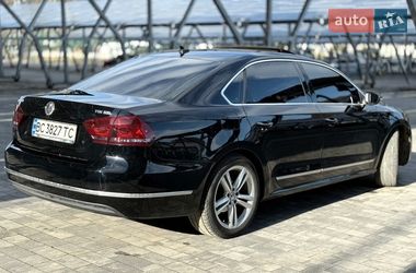 Седан Volkswagen Passat 2012 в Львове