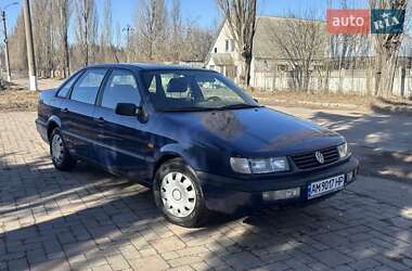 Седан Volkswagen Passat 1996 в Коростене
