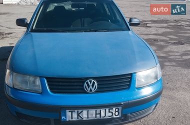 Седан Volkswagen Passat 1998 в Звягелі