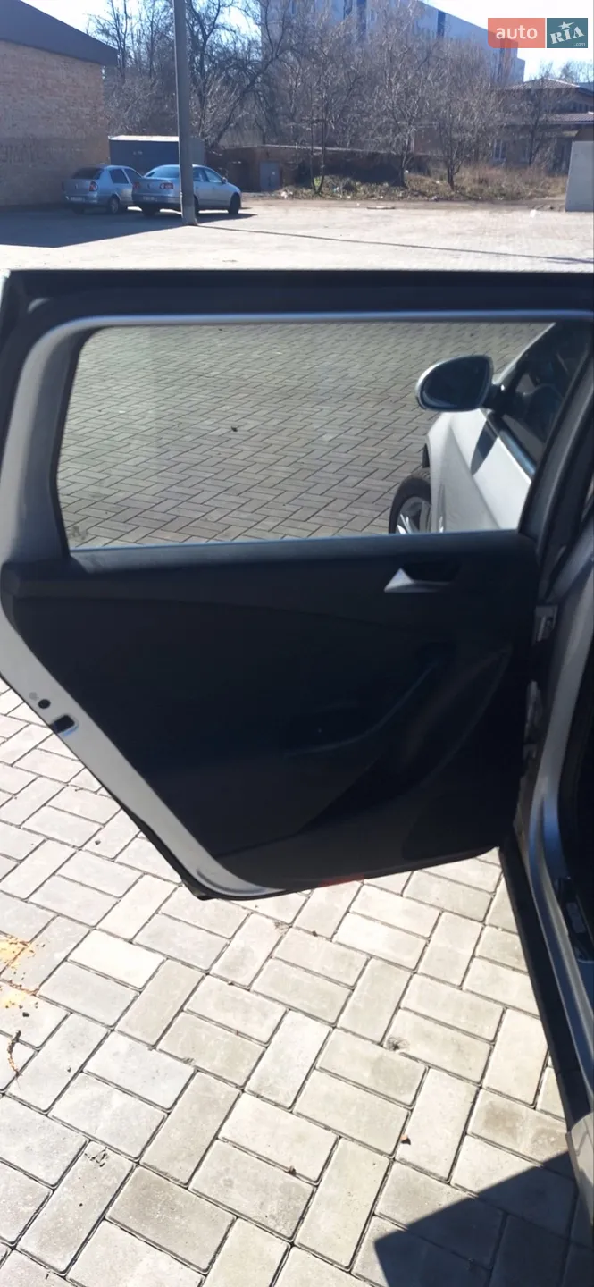 2010 Volkswagen Passat - мініатюра 12