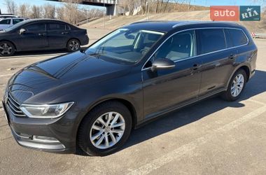 Универсал Volkswagen Passat 2019 в Киеве