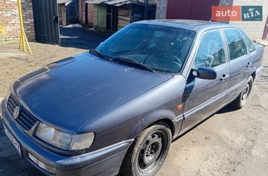 Седан Volkswagen Passat 1994 в Иваничах