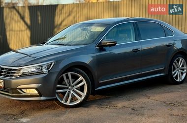 Седан Volkswagen Passat 2016 в Киеве
