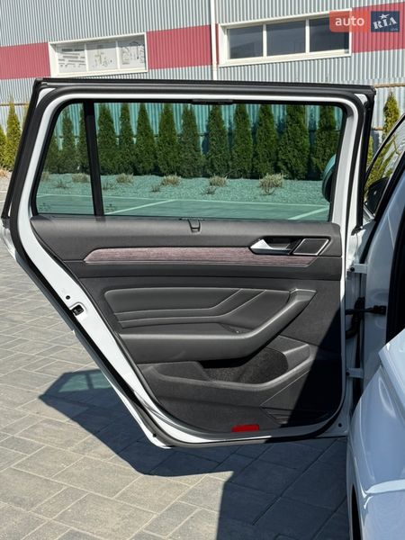 Универсал Volkswagen Passat 2022 в Луцке
