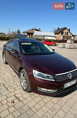 Седан Volkswagen Passat 2012 в Львове