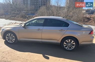 Седан Volkswagen Passat 2016 в Киеве