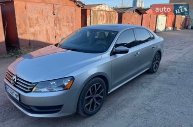 Седан Volkswagen Passat 2013 в Львове