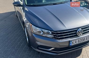 Седан Volkswagen Passat 2015 в Києві