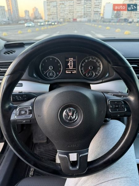 Седан Volkswagen Passat 2012 в Киеве
