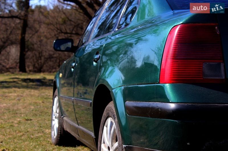 Седан Volkswagen Passat 1999 в Кременце