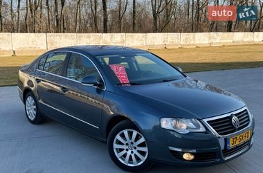 Седан Volkswagen Passat 2010 в Луцьку
