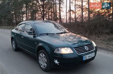 Седан Volkswagen Passat 2001 в Голобах