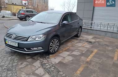 Седан Volkswagen Passat 2012 в Киеве