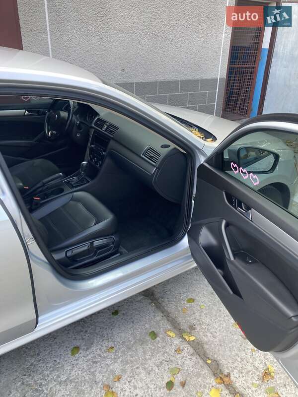 Седан Volkswagen Passat 2014 в Днепре