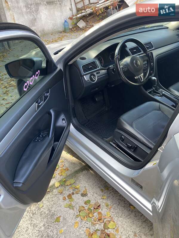 Седан Volkswagen Passat 2014 в Днепре