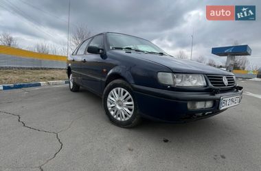 Седан Volkswagen Passat 1994 в Изяславе