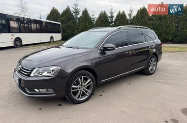 Универсал Volkswagen Passat 2011 в Нововолынске