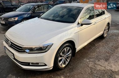 Седан Volkswagen Passat 2017 в Киеве
