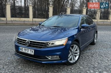 Седан Volkswagen Passat 2017 в Днепре