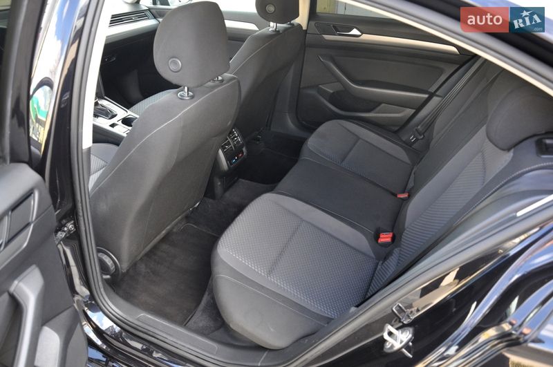 Седан Volkswagen Passat 2017 в Львове