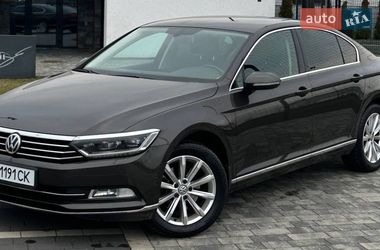 Седан Volkswagen Passat 2015 в Мукачево