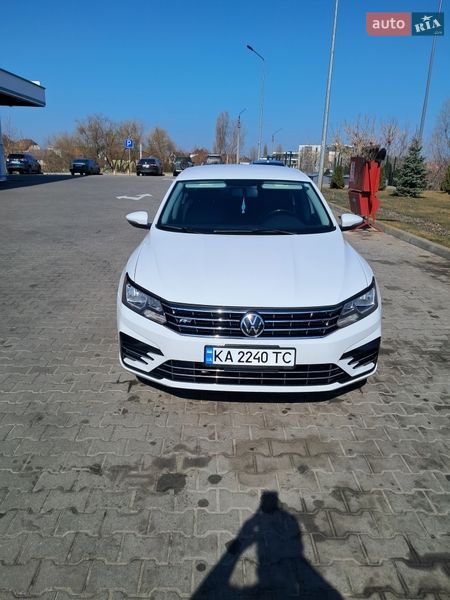 Седан Volkswagen Passat 2016 в Киеве
