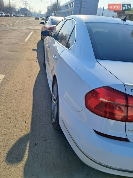 Седан Volkswagen Passat 2016 в Киеве