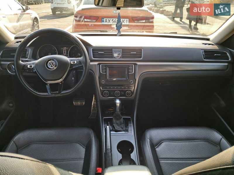 Седан Volkswagen Passat 2016 в Киеве