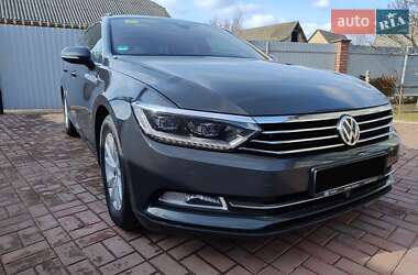 Универсал Volkswagen Passat 2019 в Киеве