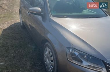 Універсал Volkswagen Passat 2011 в Золочеві