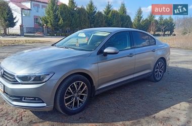 Седан Volkswagen Passat 2017 в Краківці