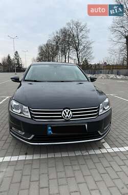 Седан Volkswagen Passat 2012 в Тернополі